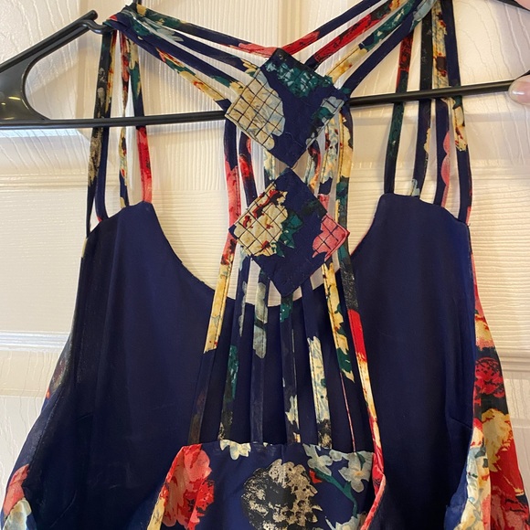 Light weight Dress - Picture 2 of 5